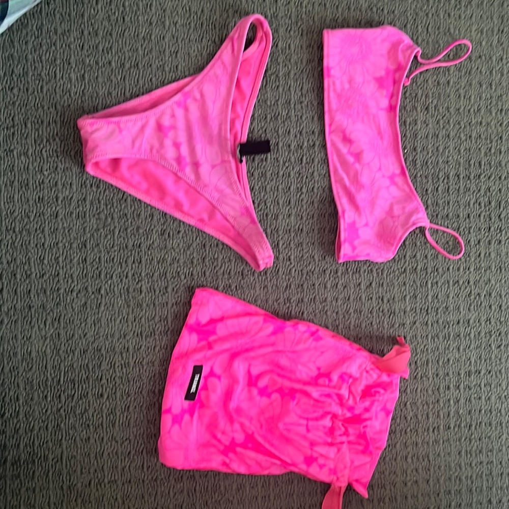 Triangl bathing suit pink